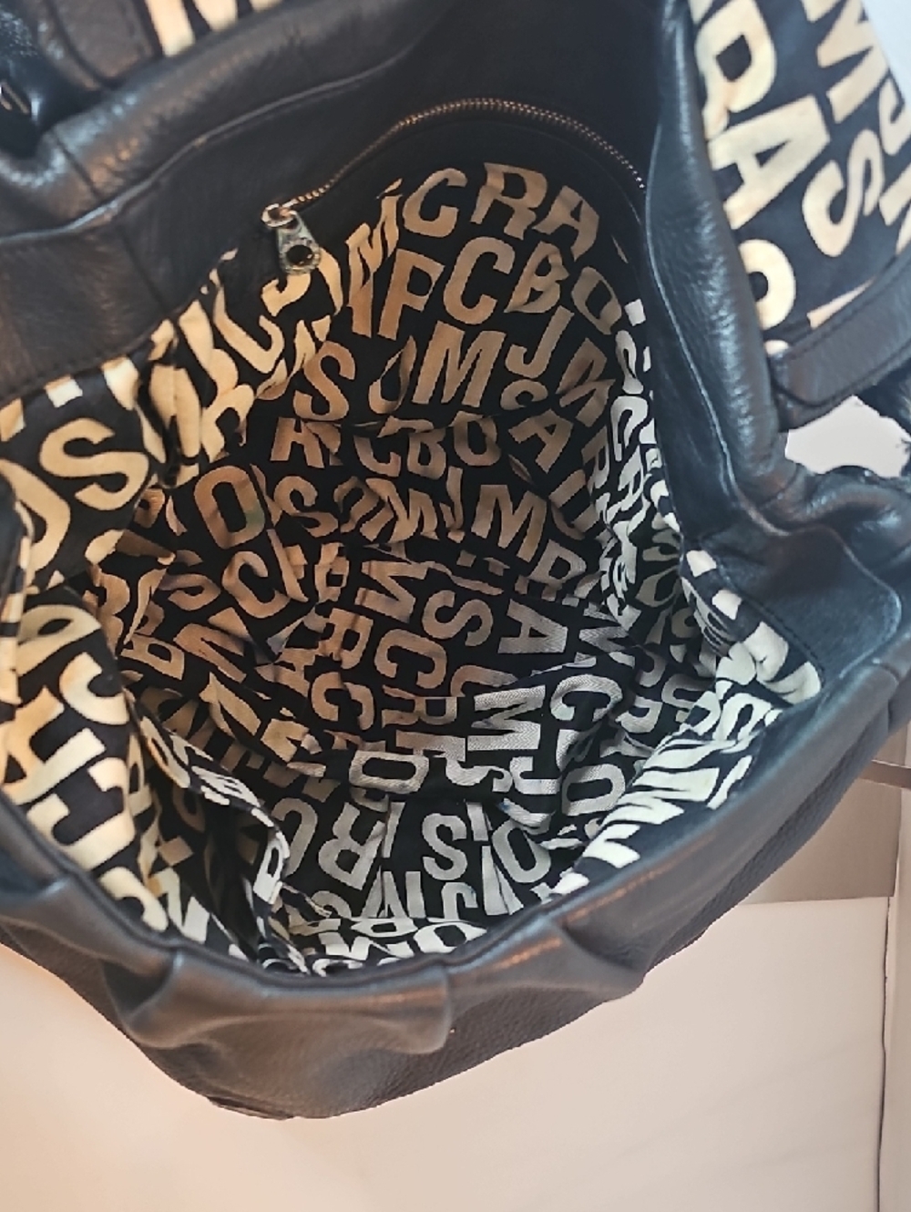 Marc Jacobs Black Leather Slouchy Shoulder Bag - Picture 9 of 14